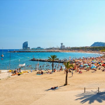 Una playa mundialmente famosa en Barcelona, ​​España