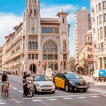 vehicles waiting for green light in street vehicles waiting for green light in street