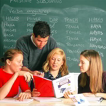 yeni bir dil öğrenen insanlar yeni bir dil öğrenen insanlar