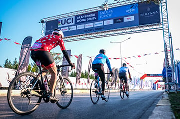 Men in a bicycle race